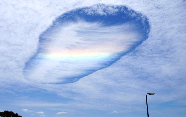 天空"雨幡洞云"奇景 盘点十大自然奇观